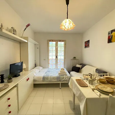 Zona Poeti - Relax In Piscina - Free Parking Loano