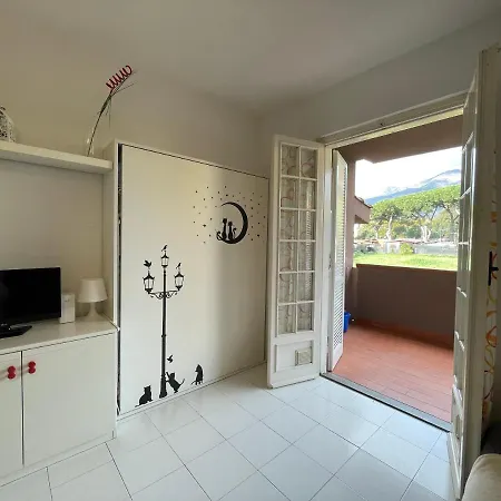 Appartement Zona Poeti - Relax In Piscina - Free Parking *